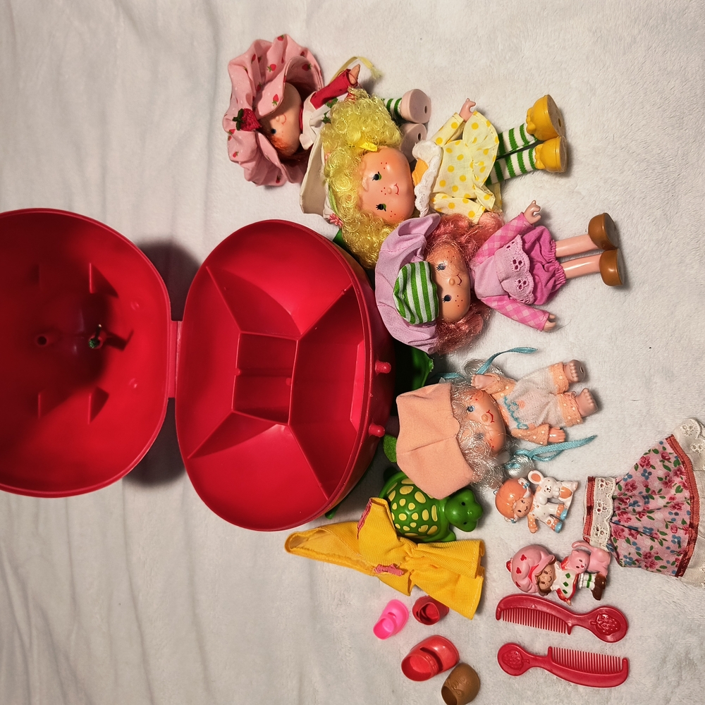 Vintage 1980s Strawberry Shortcake Doll Set